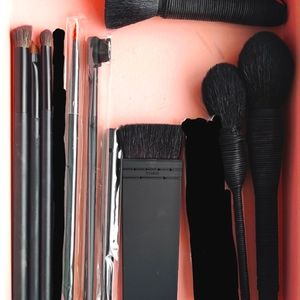 Nars Artistry Brush Bundle